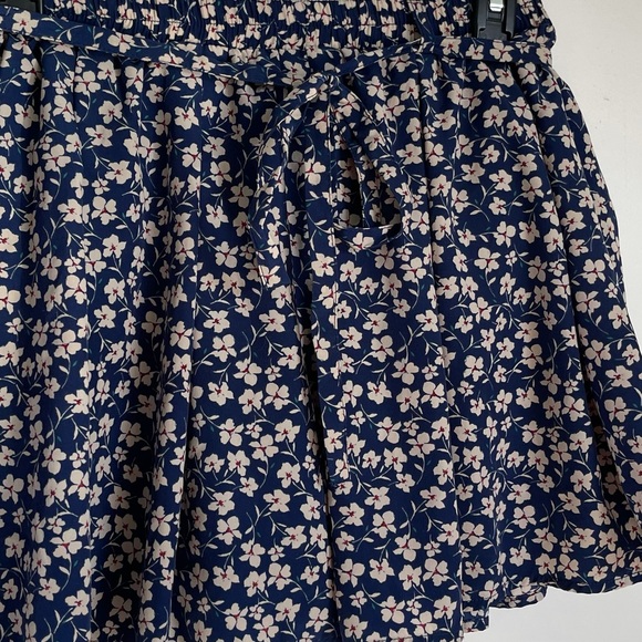 Forever 21 blue floral mini skort size M - Picture 7 of 16